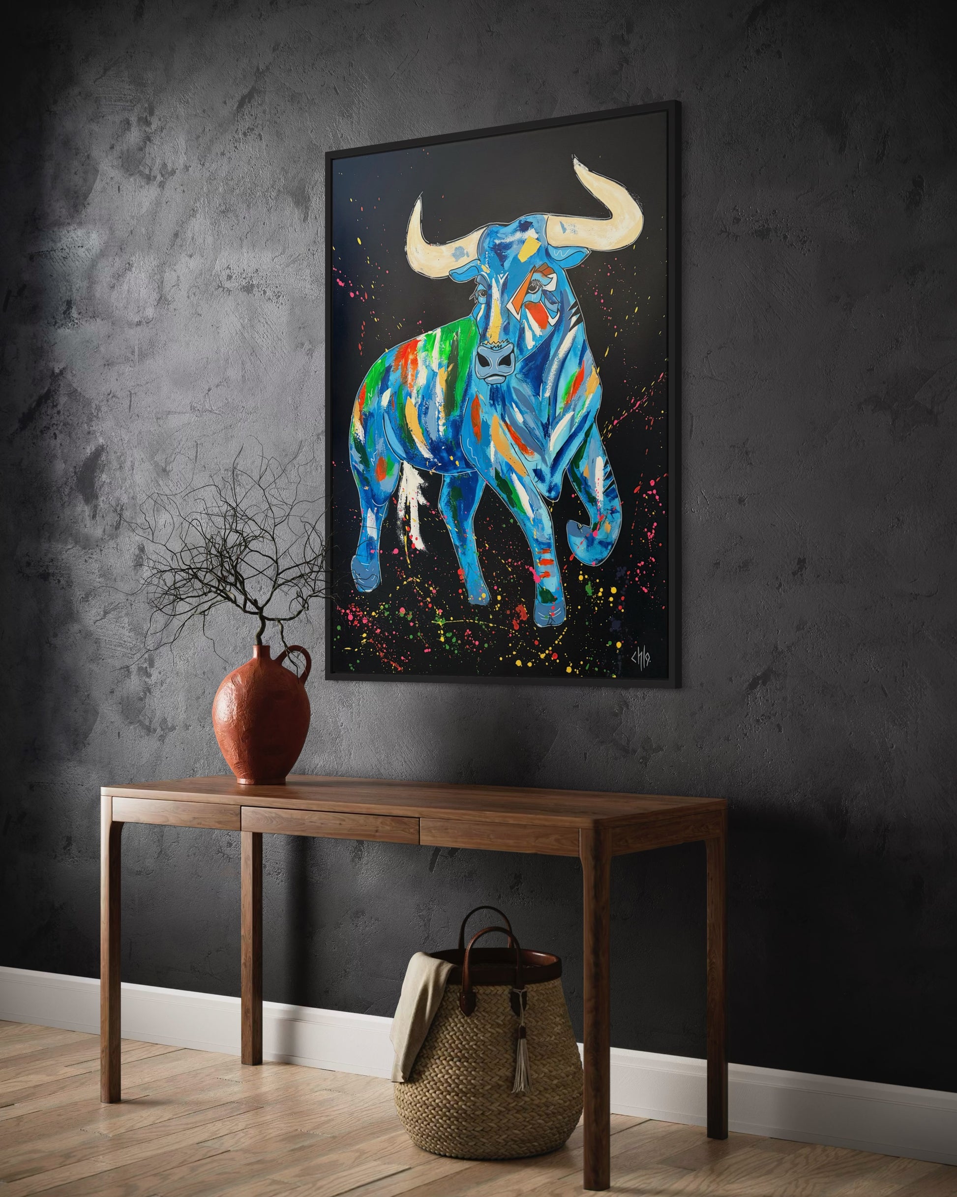  tableau original contemporain représentant un taureau bleu, dans un univers design révélant la richesse des couleurs, la matière de la toile et le geste artistique de CHLO